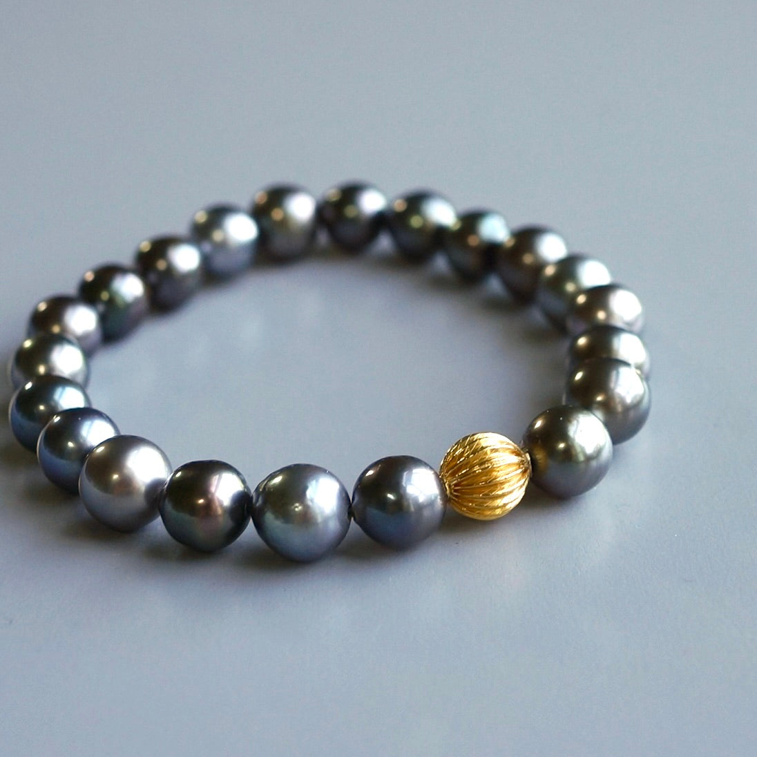 Tahitian Pearl bracelet with 18K gold bead