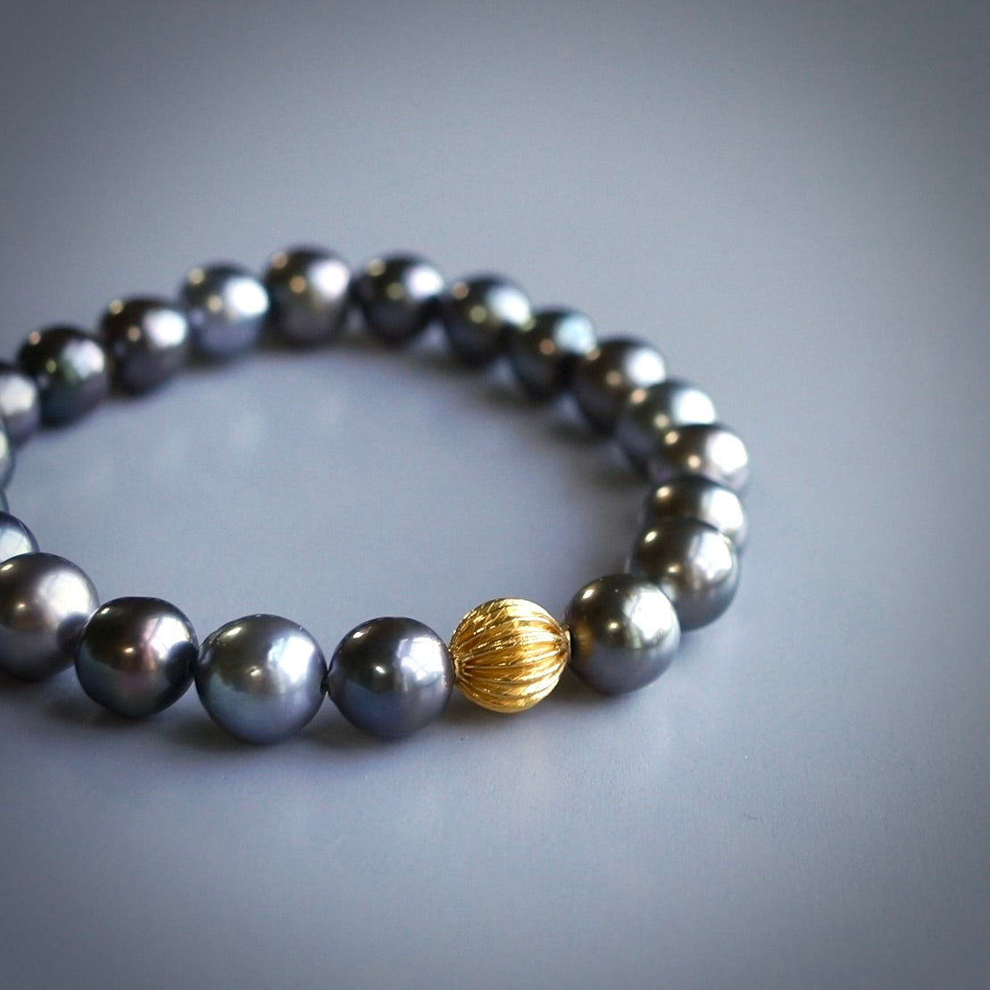 Tahitian Pearl bracelet with 18K gold bead