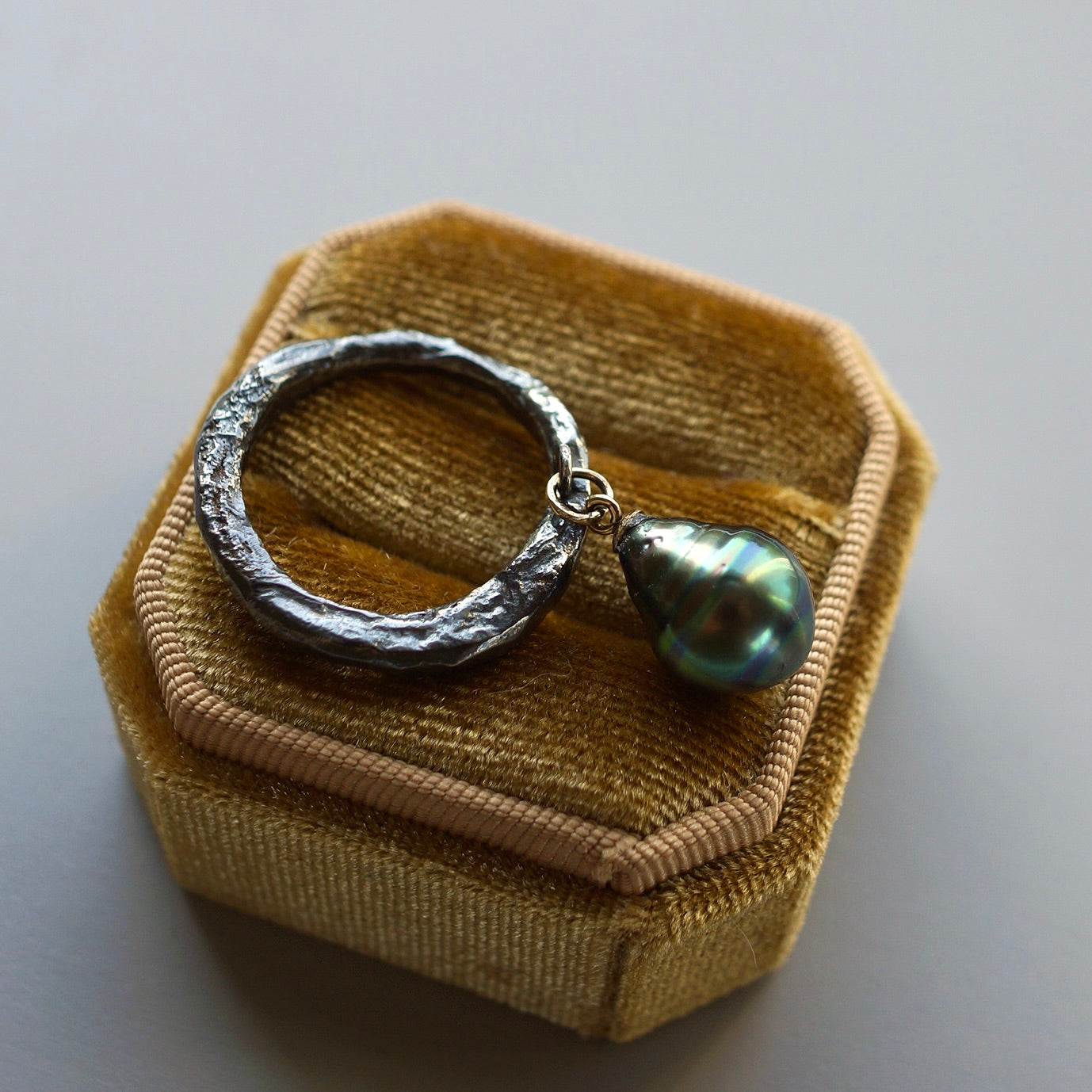 Dangle Tahitian pearl ring