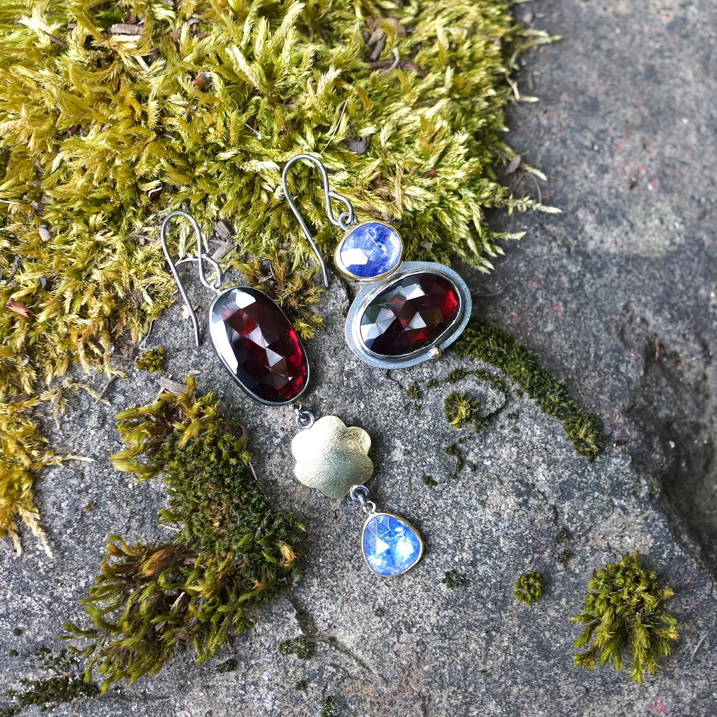 Garnet and tanzanite earrings with gold flower