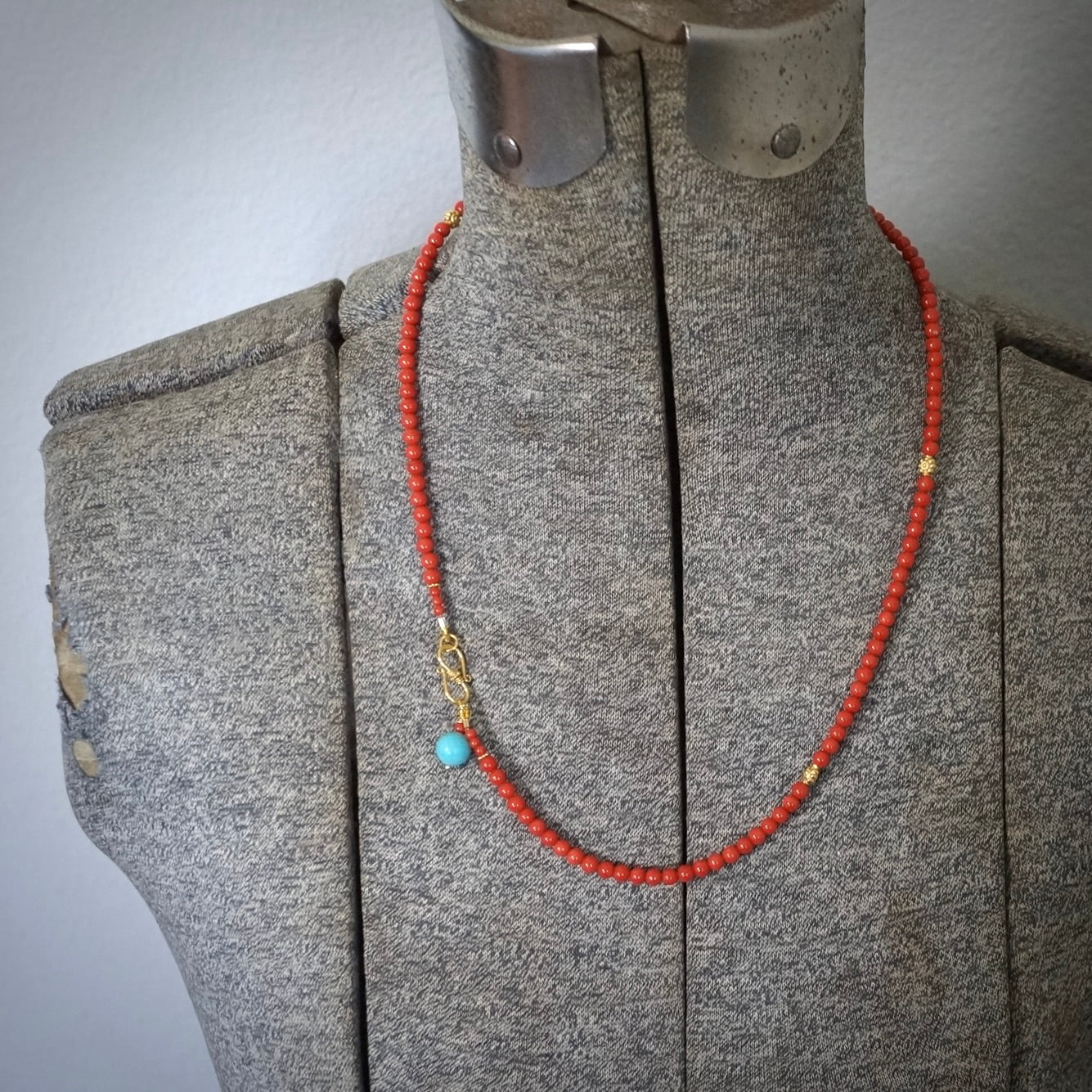 Natural Sardinian coral necklace in 18K gold
