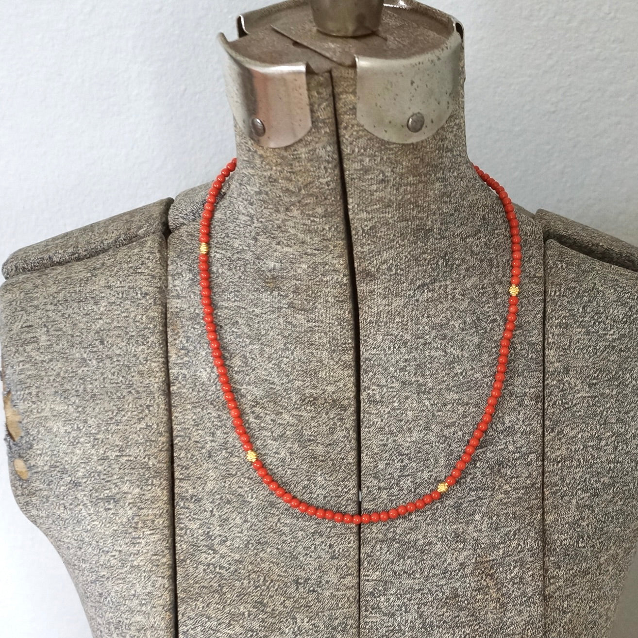 Natural Sardinian coral necklace in 18K gold