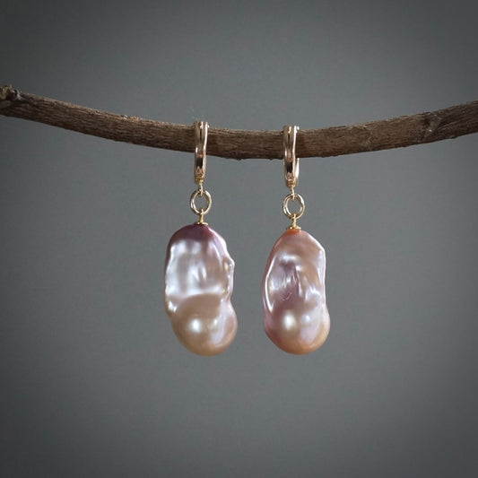 Baroque pearl with gold hoop earrings