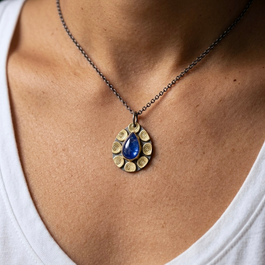 Glowing tanzanite pendant