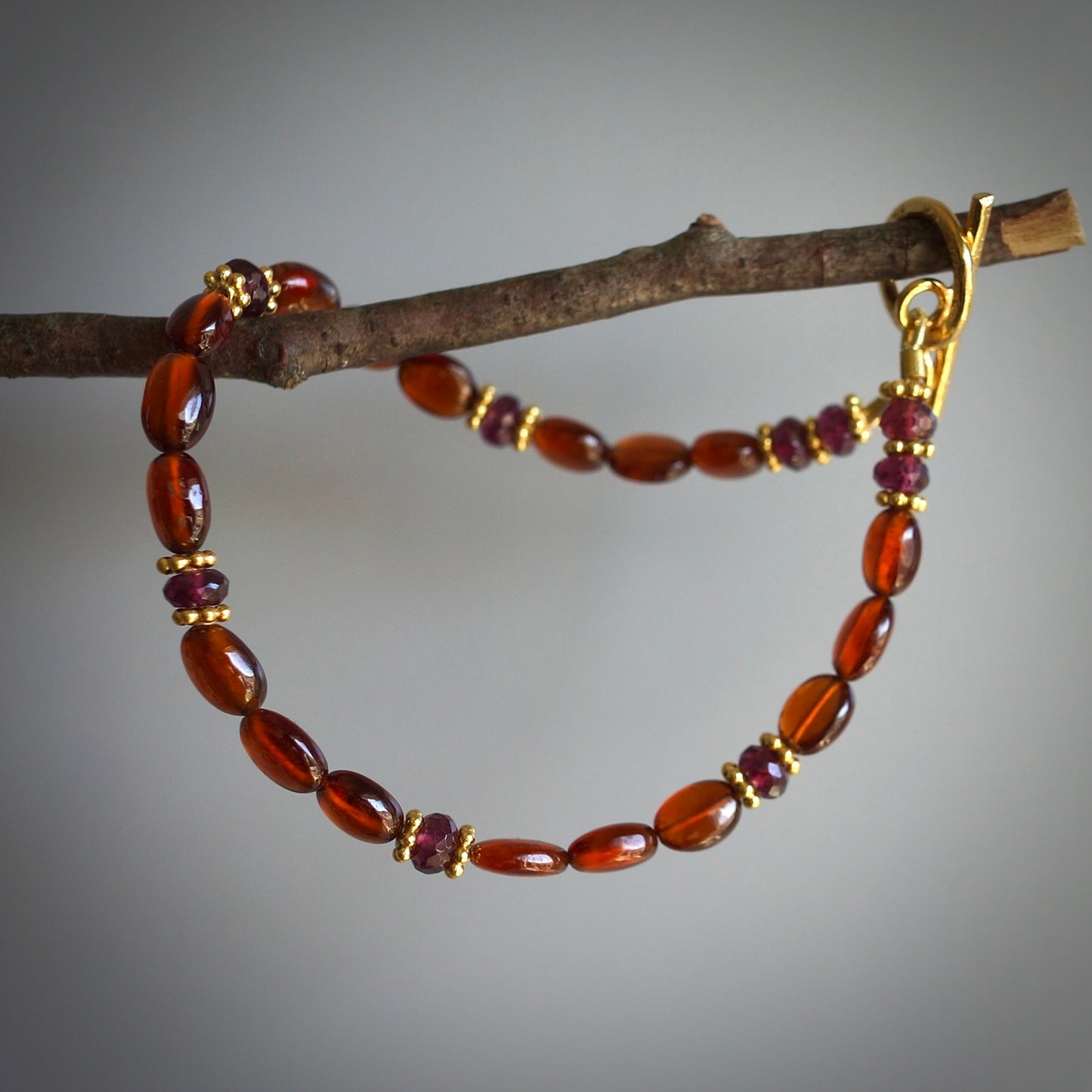 Hessonite and rhodolite granet bracelet