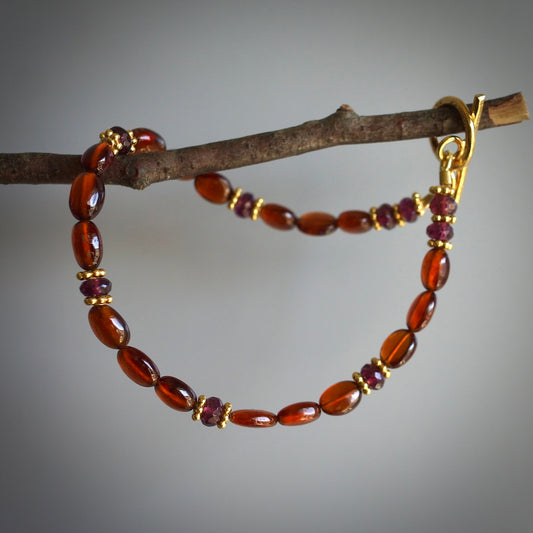 Hessonite and rhodolite granet bracelet