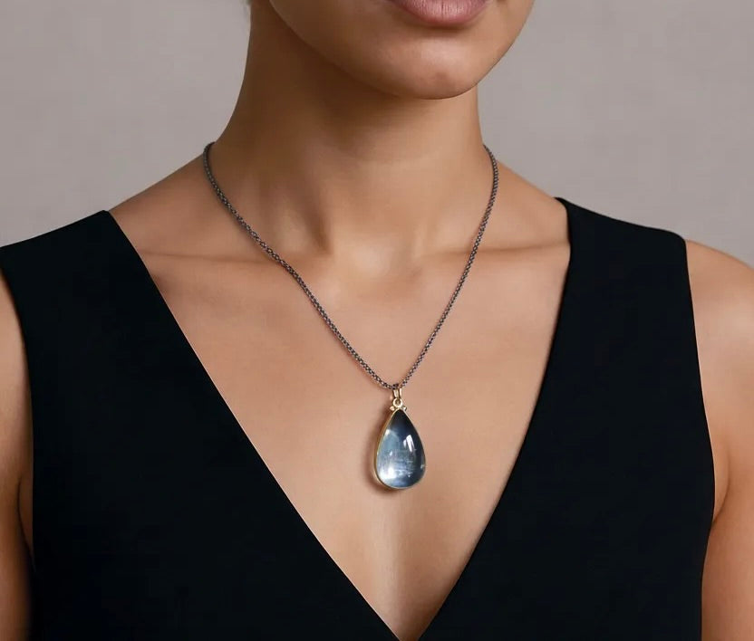 Malawi moonstone pendant in gold