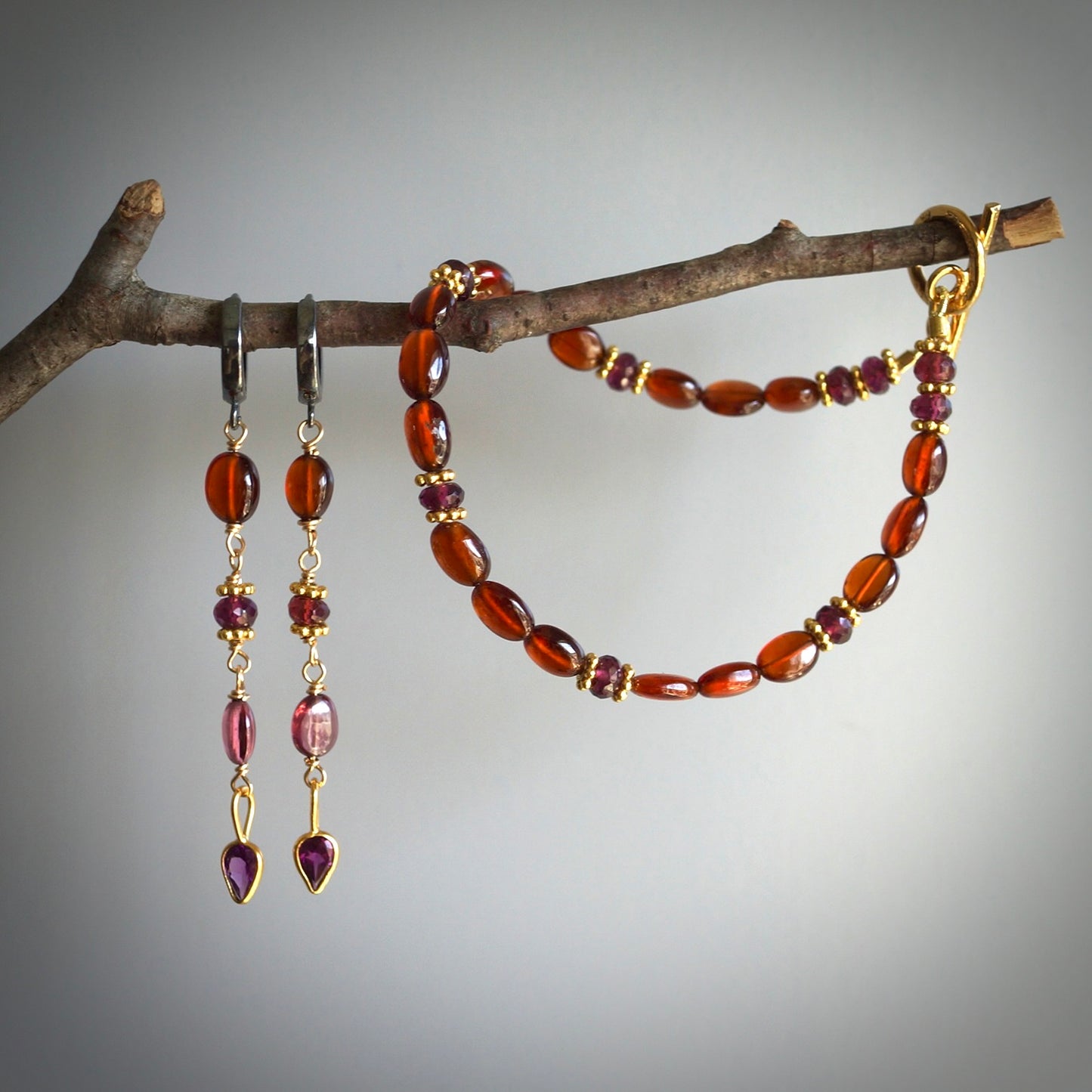 Hessonite and rhodolite granet bracelet