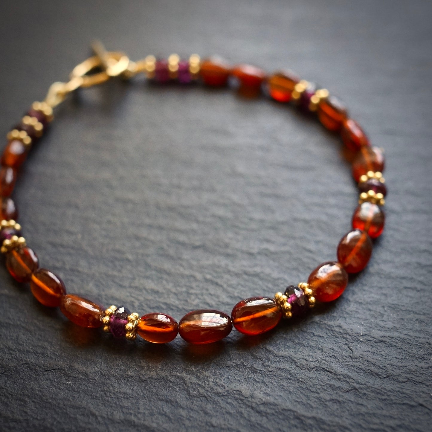 Hessonite and rhodolite granet bracelet