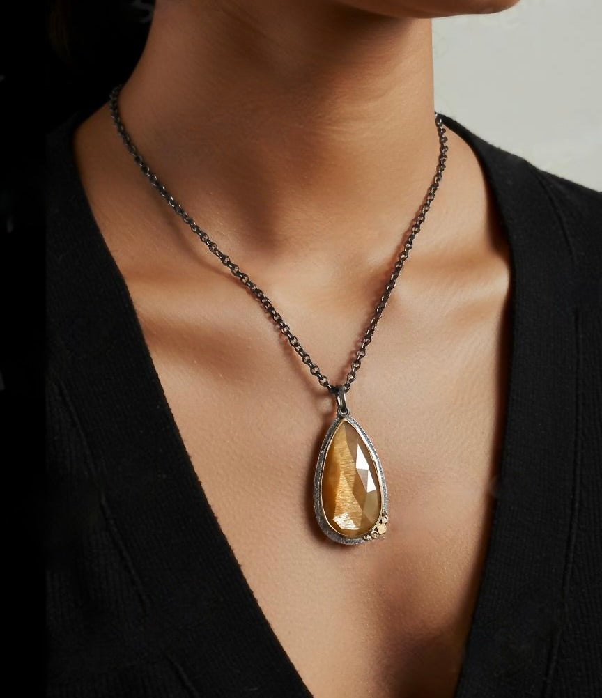 African lattice moonstone pendant