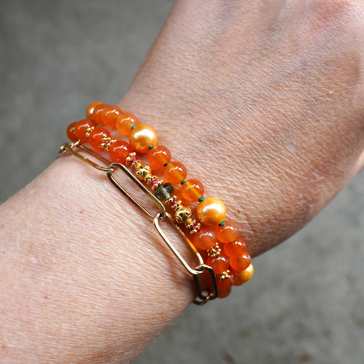 Carnelian and Japanese Akoya golden pearls bracelet