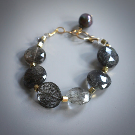 Tourmalinated quartz bracelet