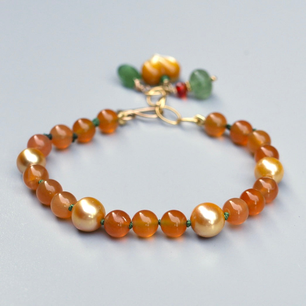Carnelian and Japanese Akoya golden pearls bracelet