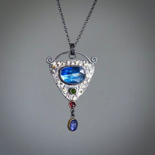 Emerging pendant