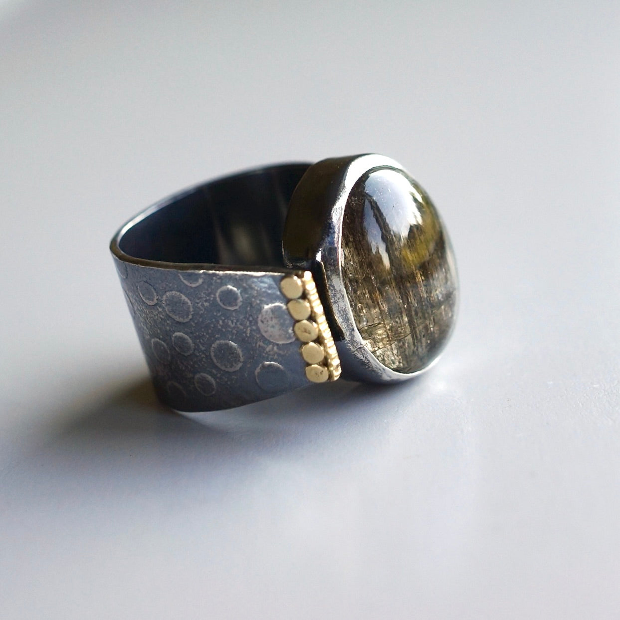 Scapolite ring
