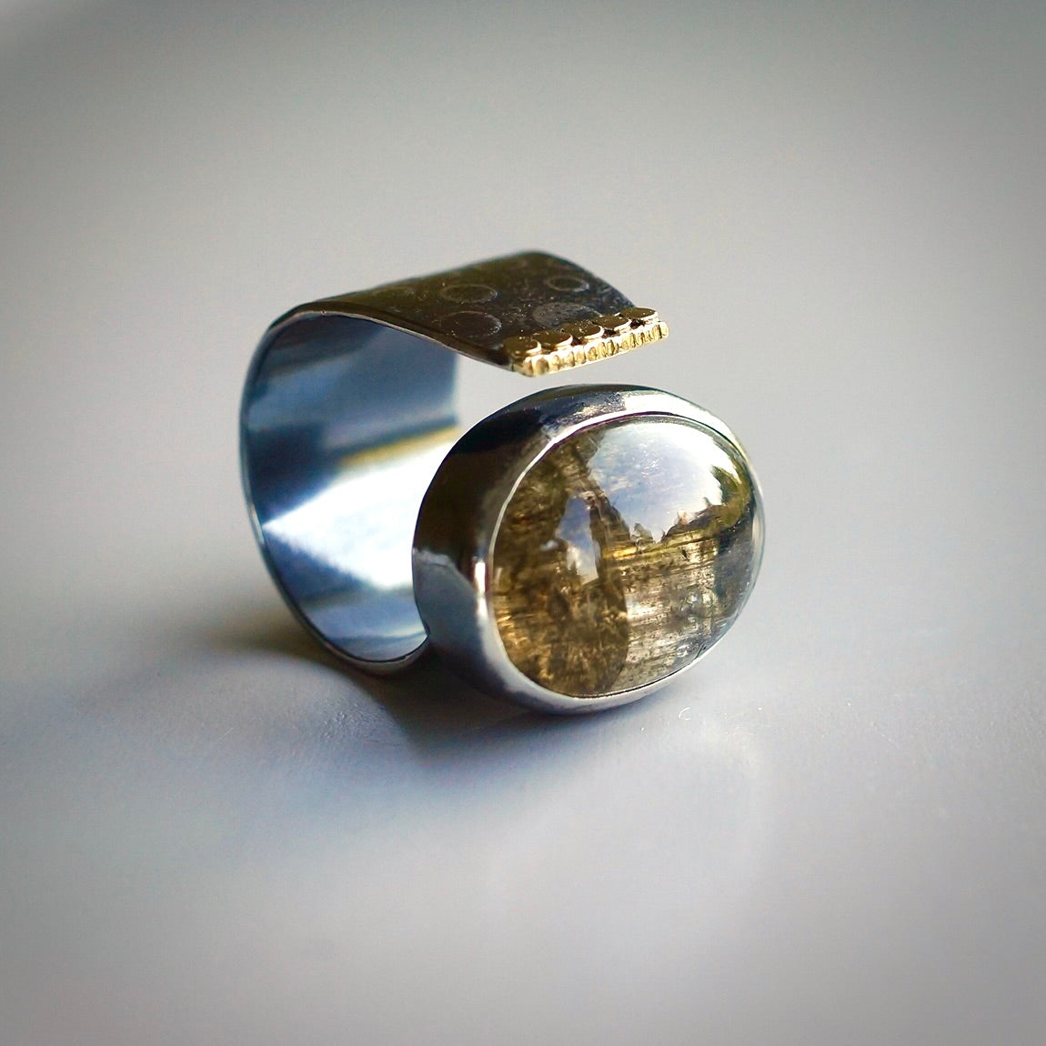 Scapolite ring