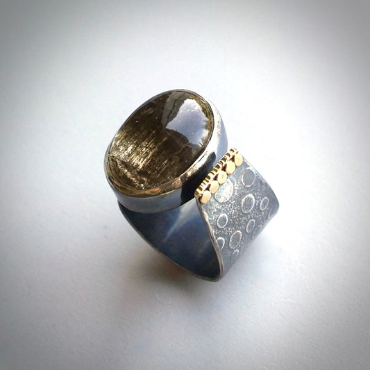 Scapolite ring