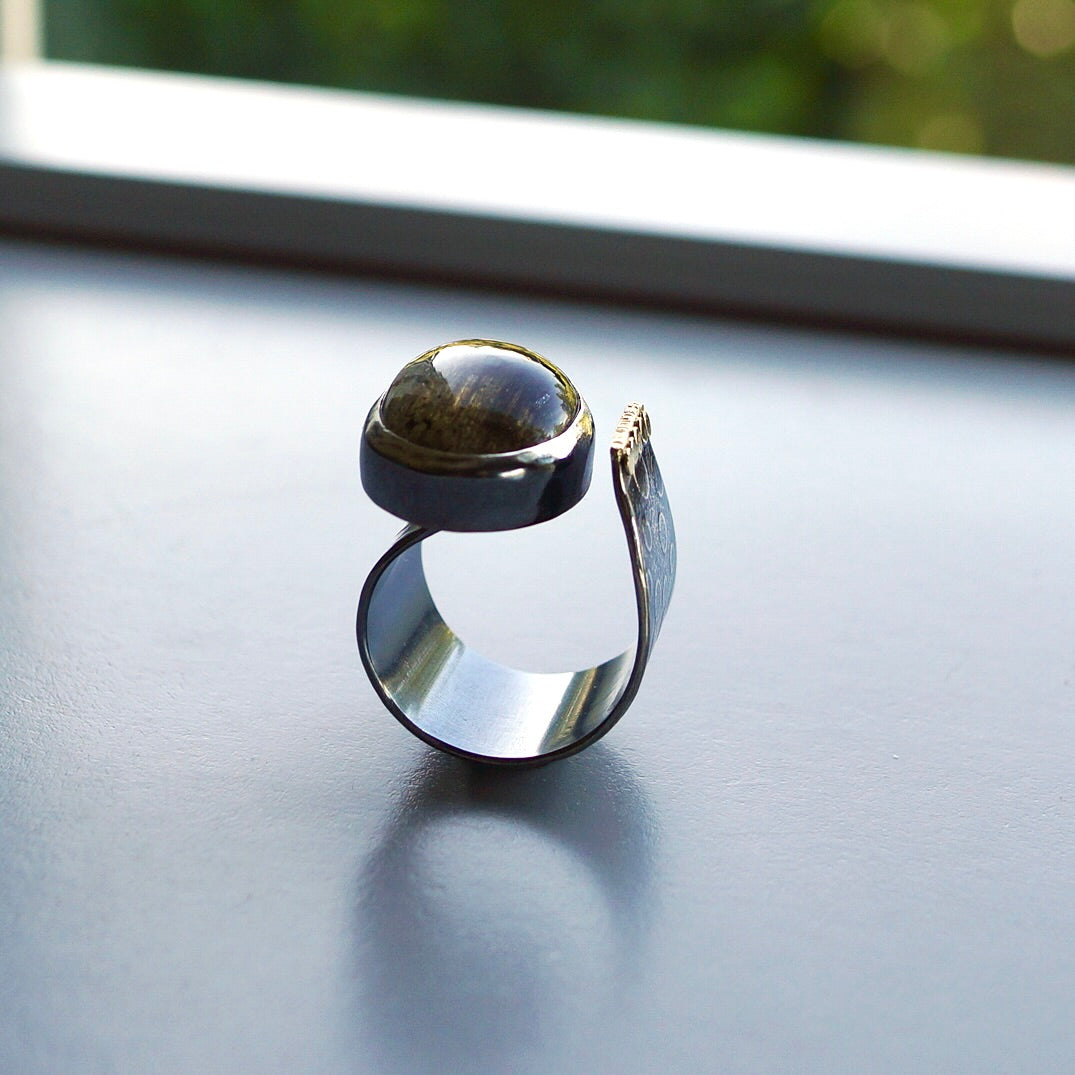 Scapolite ring