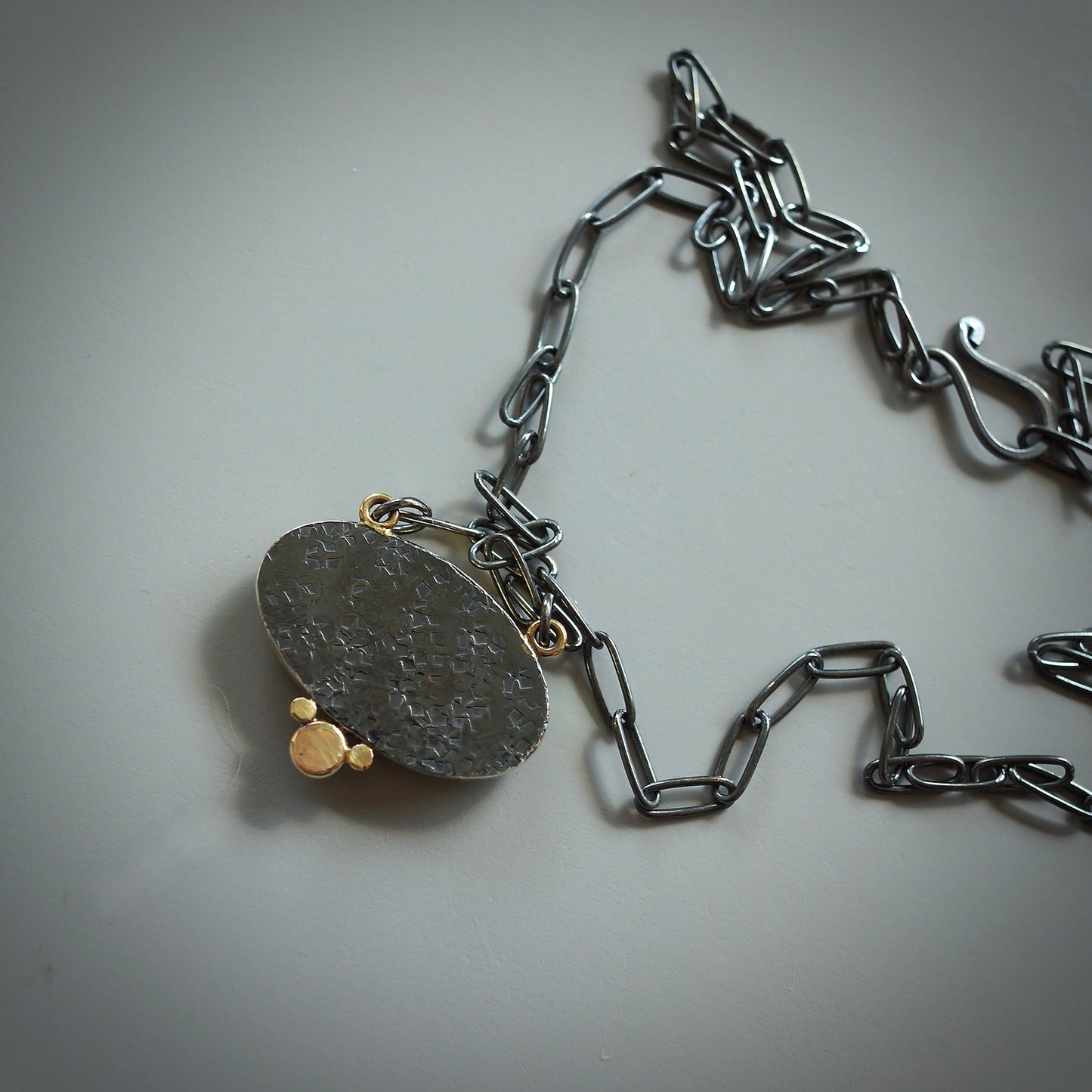 Dendritic agate and diamond necklace