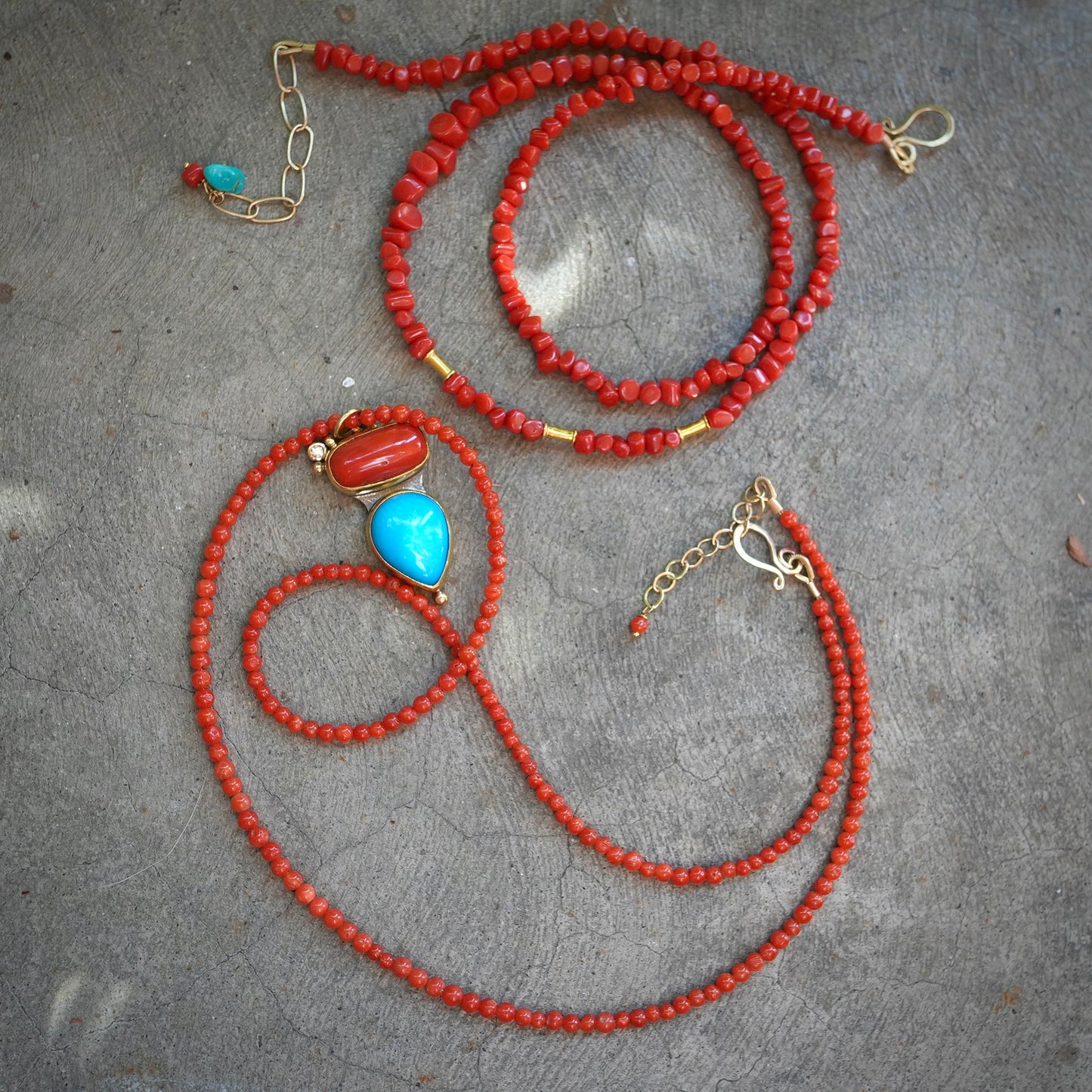 Solid gold and Sardinian coral necklace