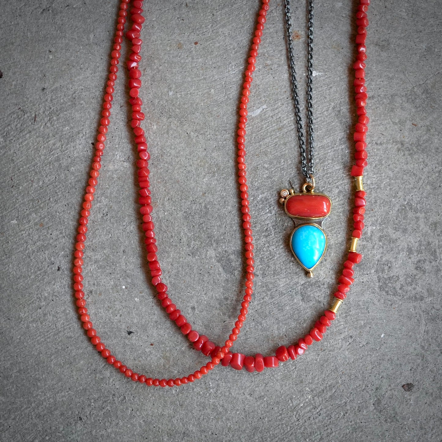 Solid gold and Sardinian coral necklace