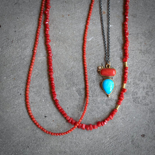 Solid gold and Sardinian coral necklace