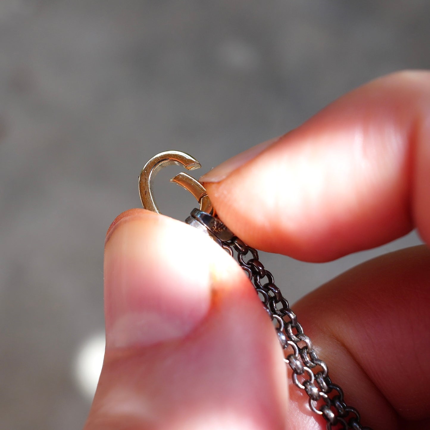 Solid 14K gold push charm holder with 18" chain -