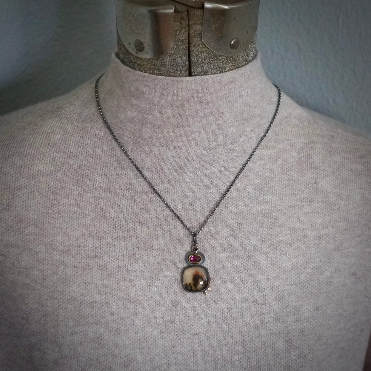 Dendritic agate, garnet and chocolate diamond pendant