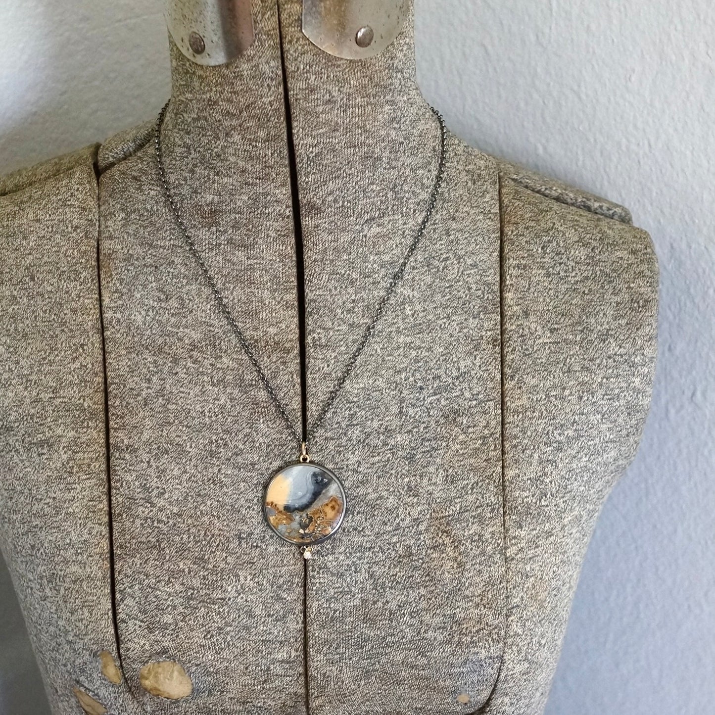 Maligano jasper and diamond pendant
