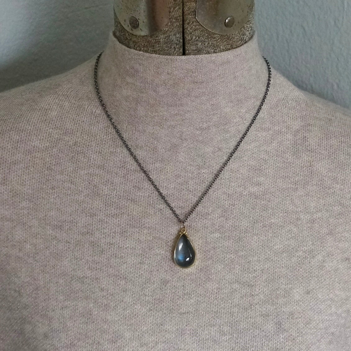 Malawi moonstone pendant in gold
