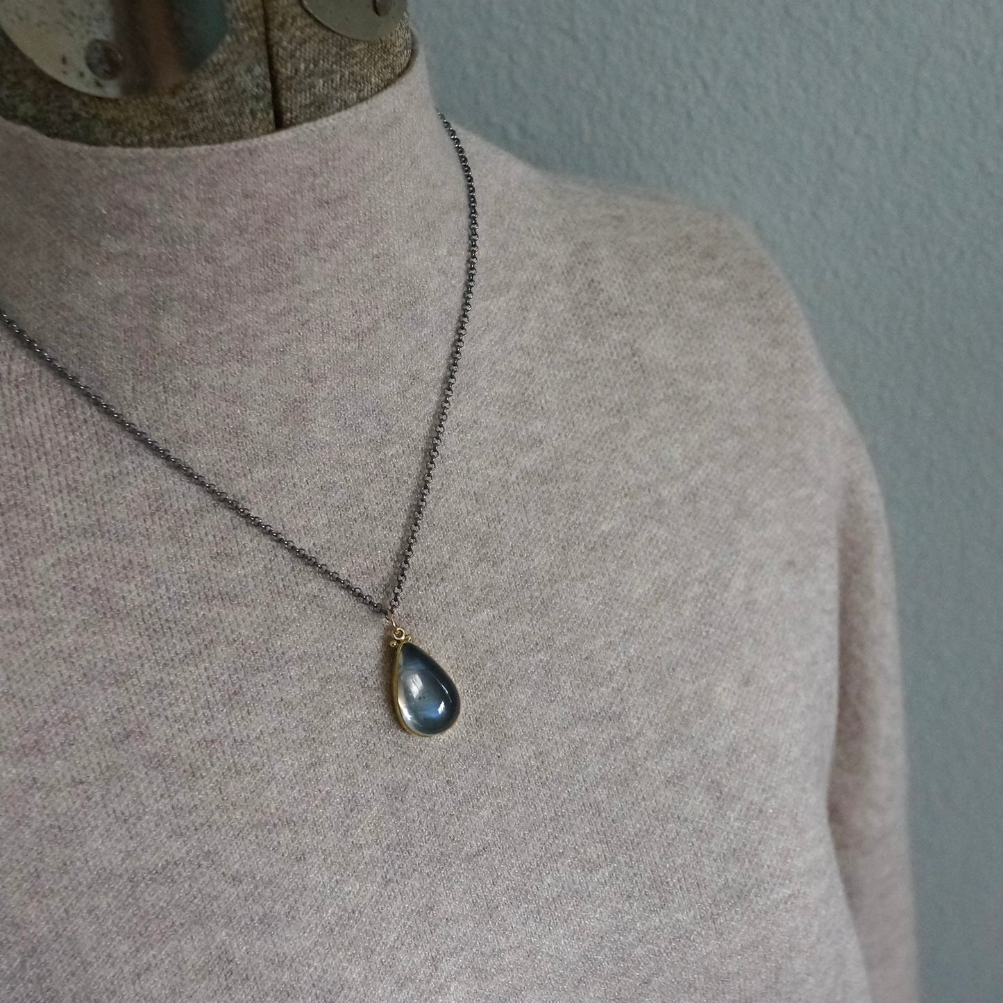 Malawi moonstone pendant in gold
