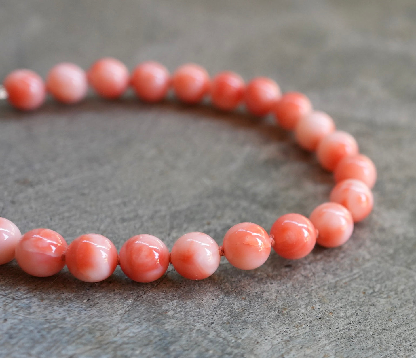 Japanese precious coral hand-knotted bracelet