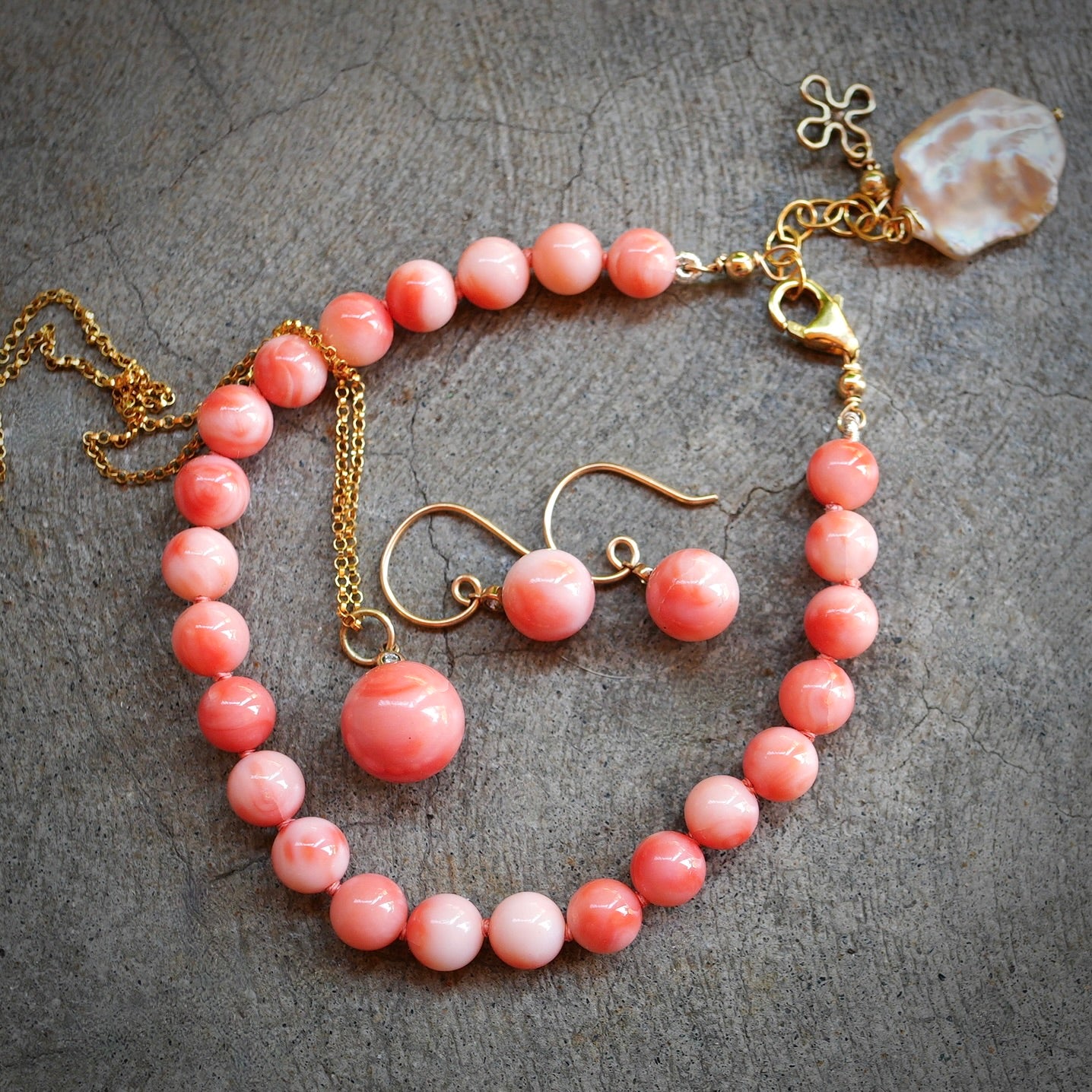 Japanese precious coral hand-knotted bracelet