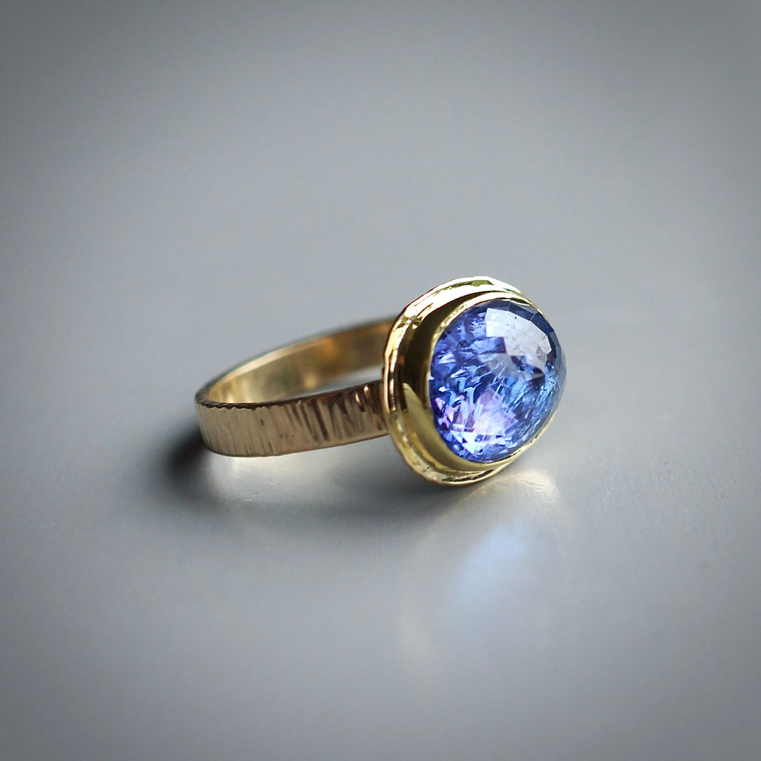 Solid gold tanzanite ring