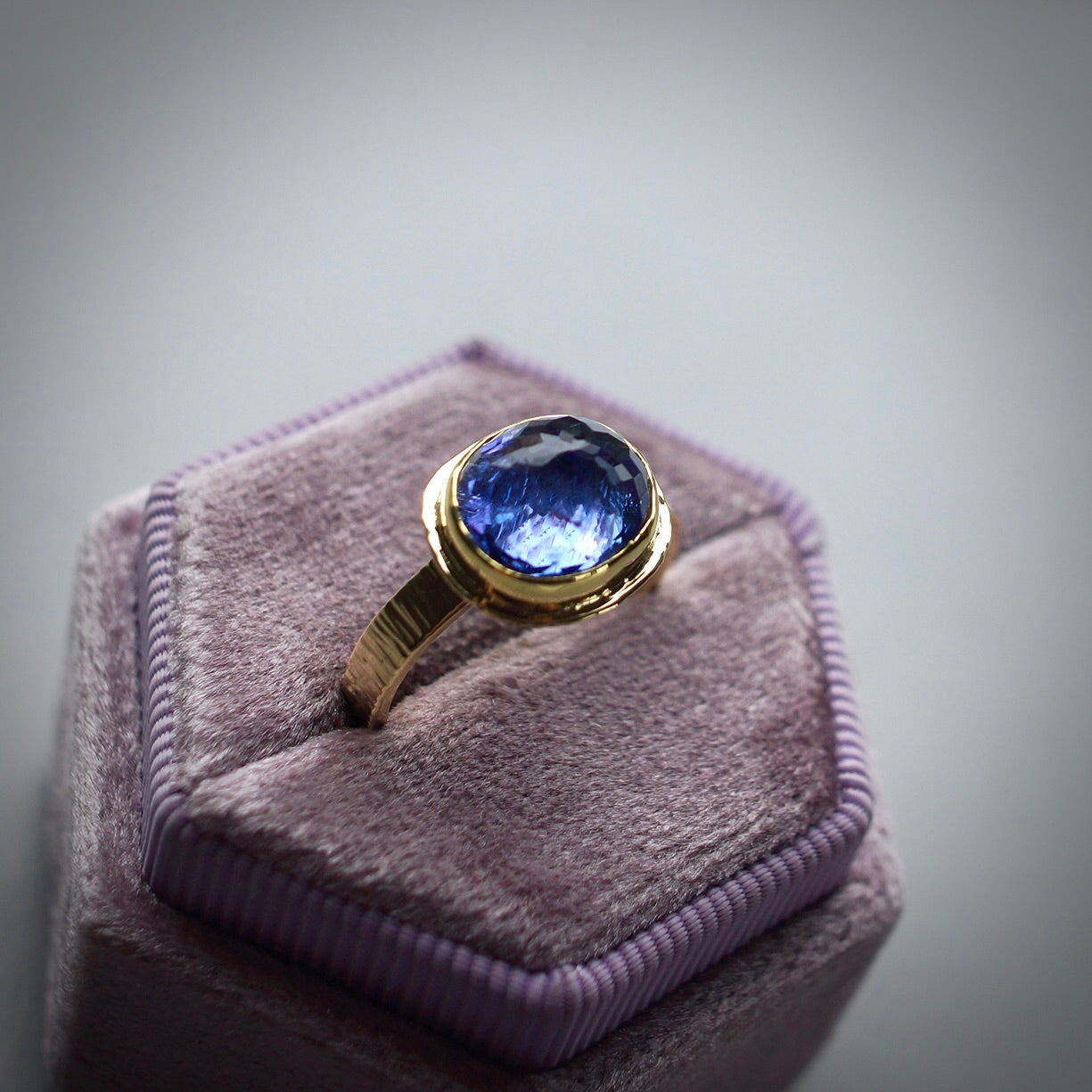 Solid gold tanzanite ring