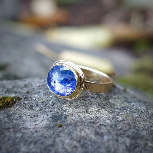 Solid gold tanzanite ring