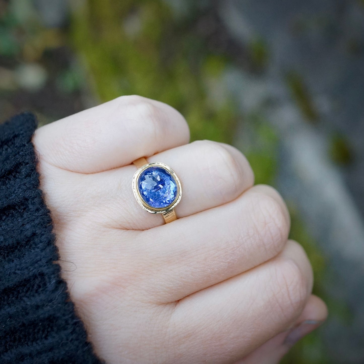 Solid gold tanzanite ring