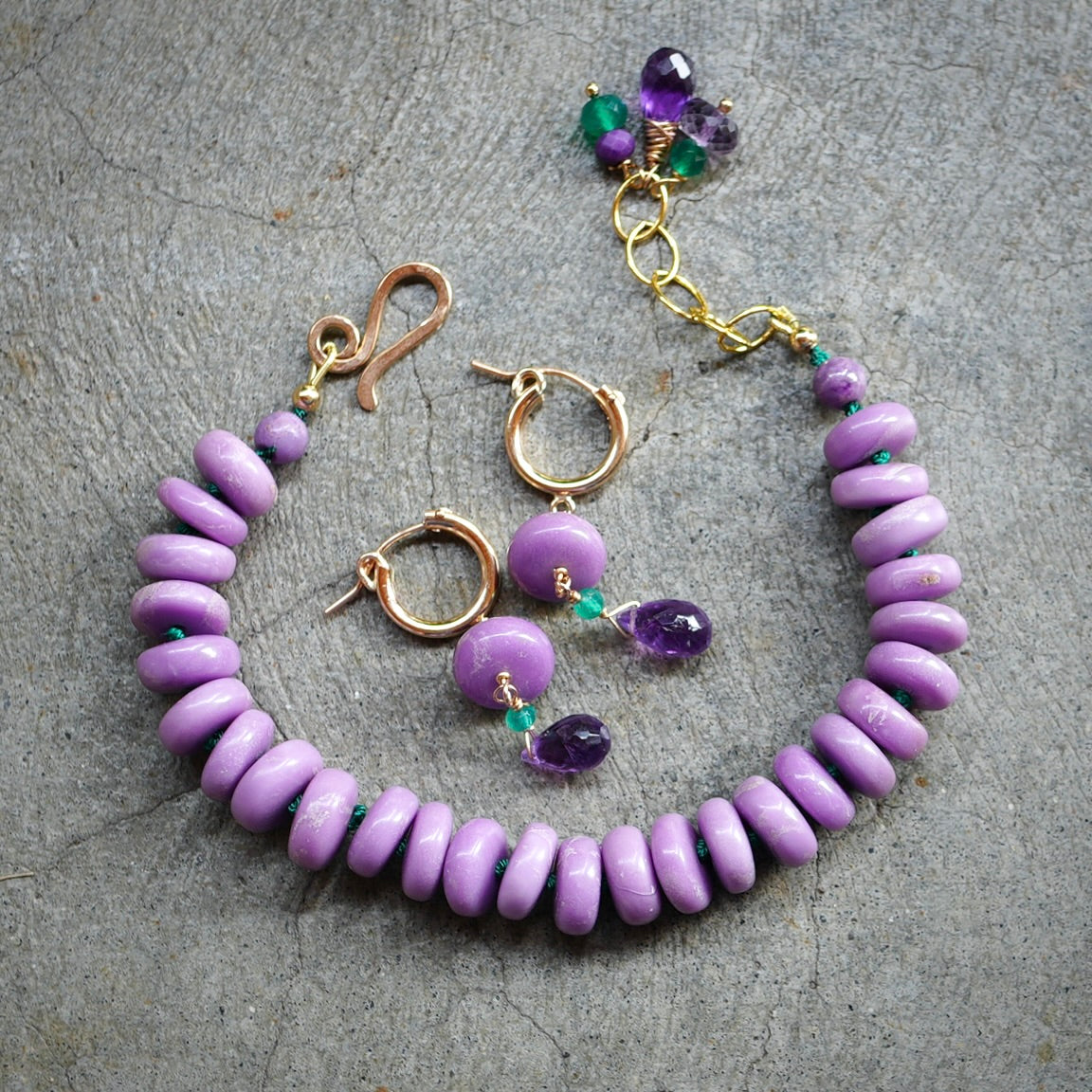 Phosphosiderite, amethyst and green onyx bracelet