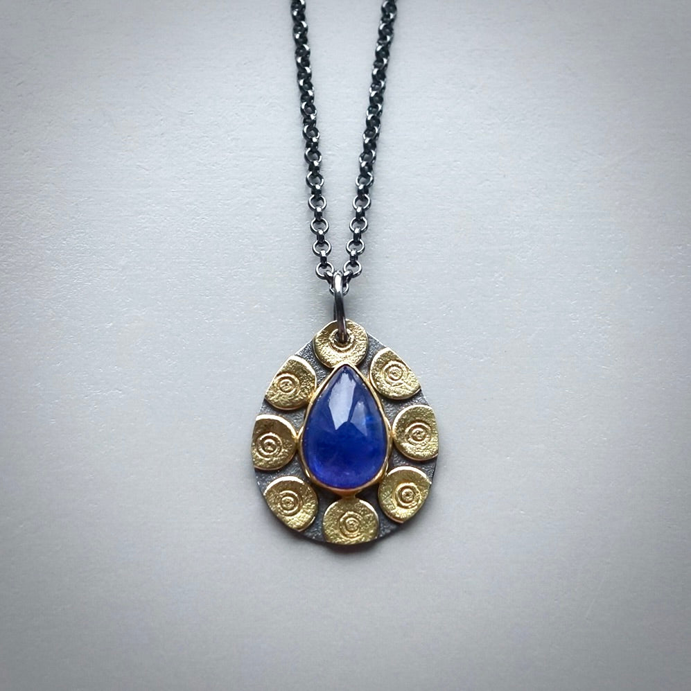Glowing tanzanite pendant