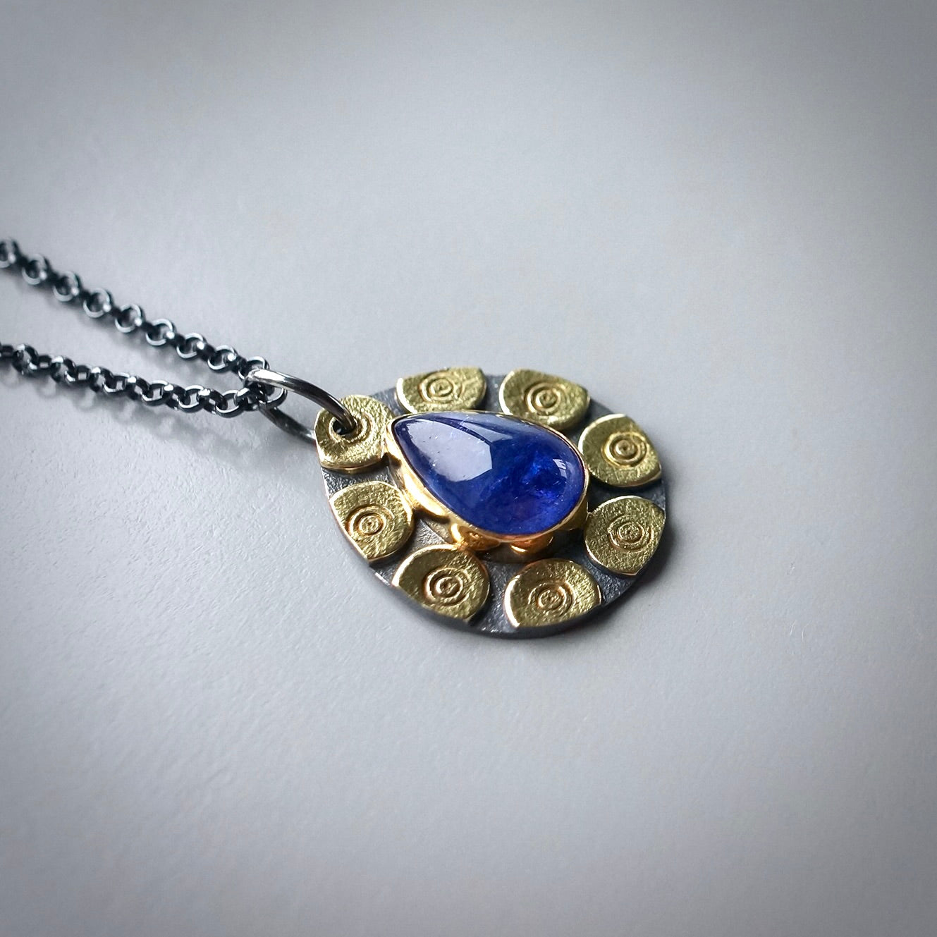 Glowing tanzanite pendant