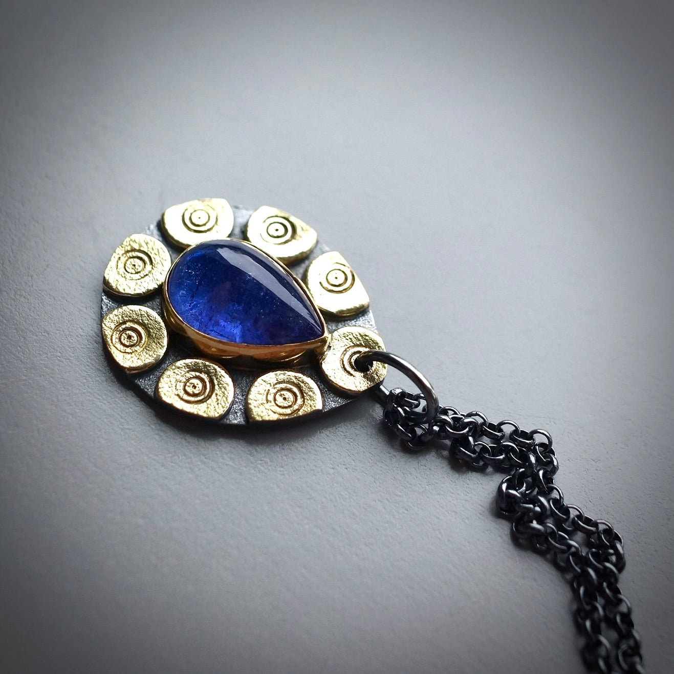 Glowing tanzanite pendant