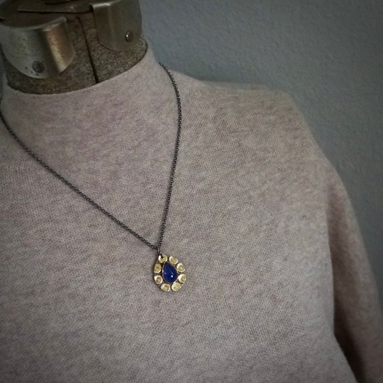 Glowing tanzanite pendant