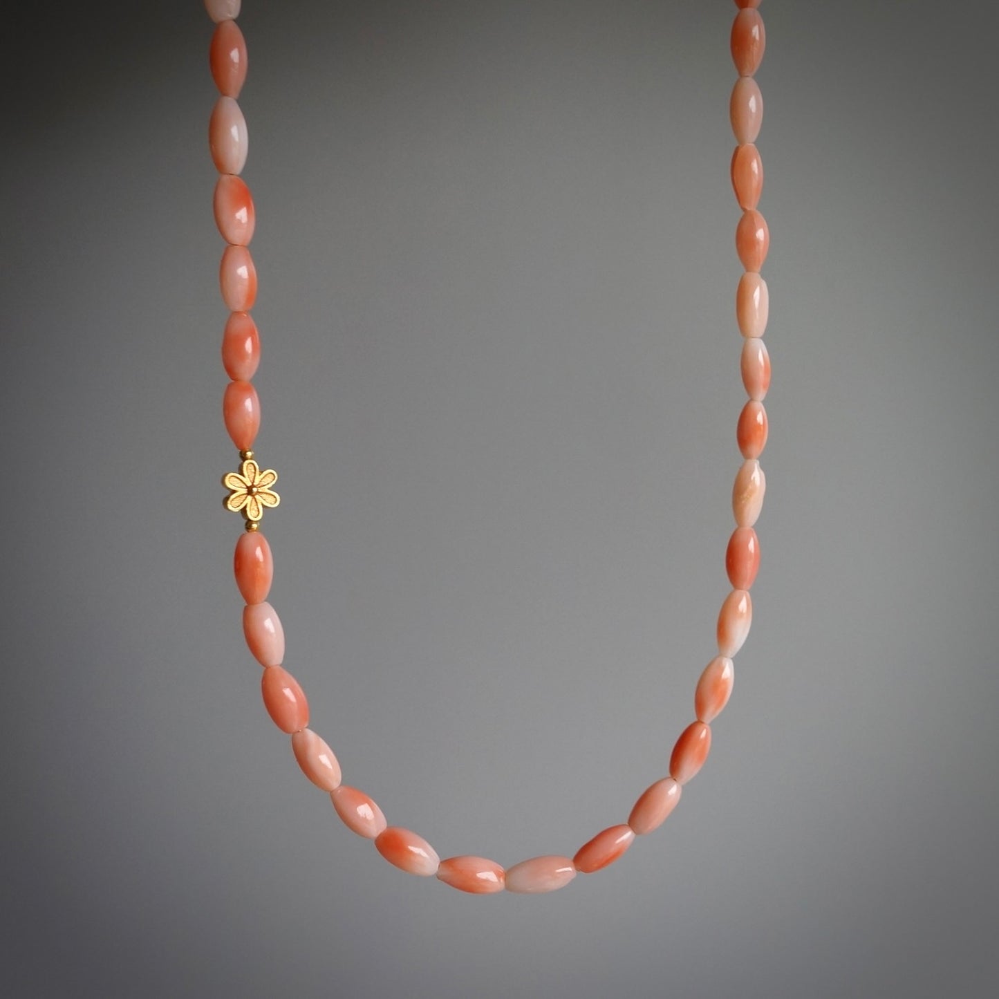 Japanese Momo coral necklace, solid 18K gold