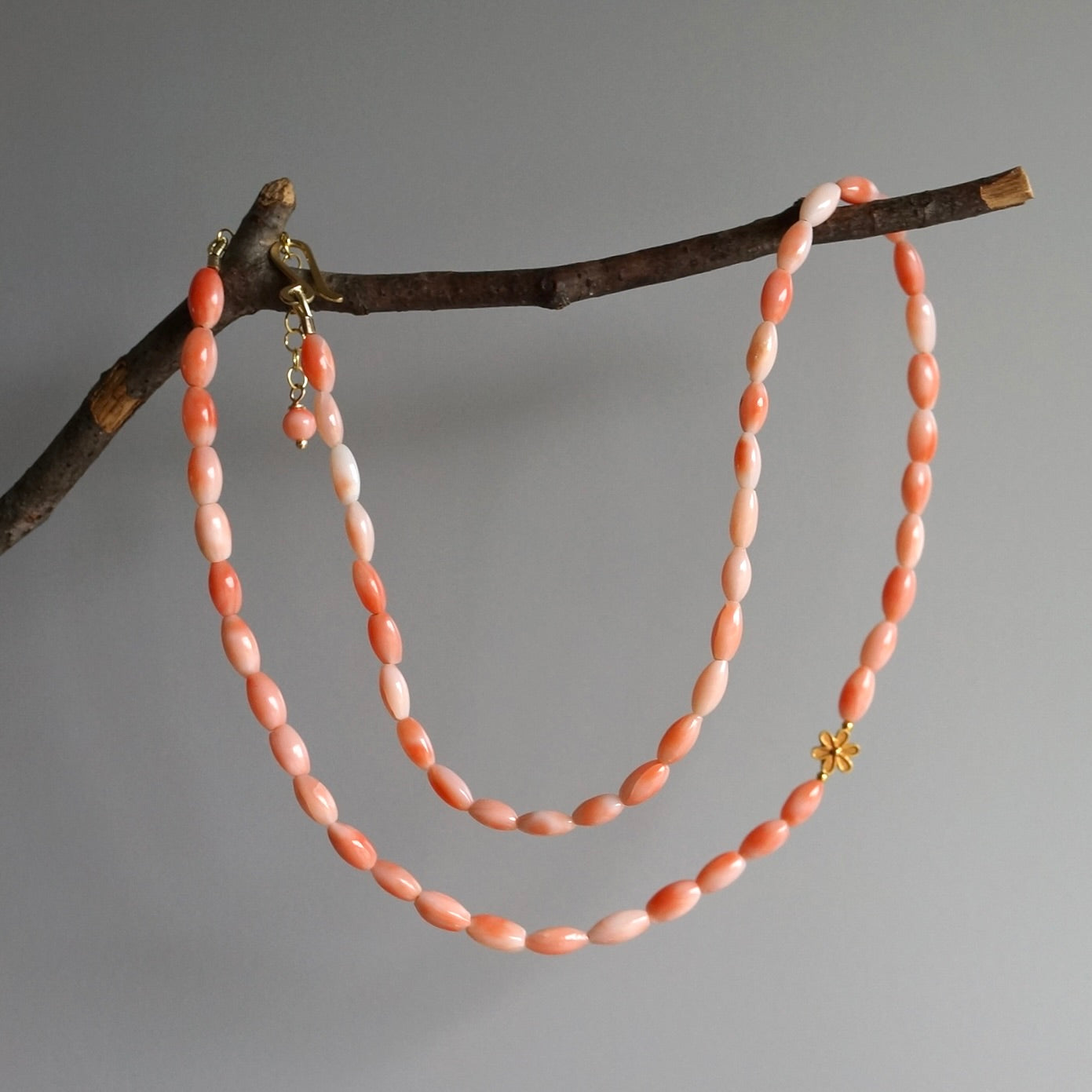 Japanese Momo coral necklace, solid 18K gold