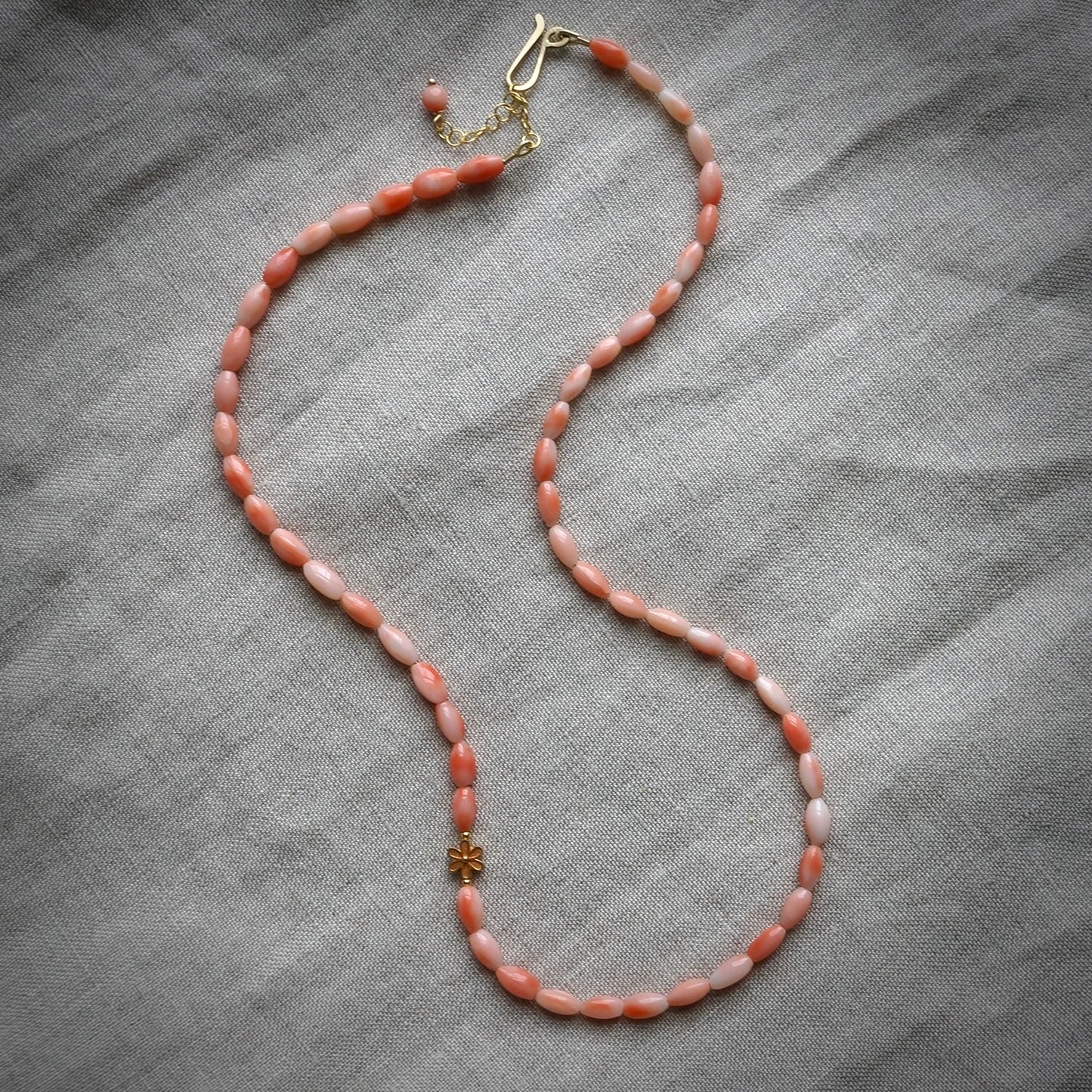 Japanese Momo coral necklace, solid 18K gold