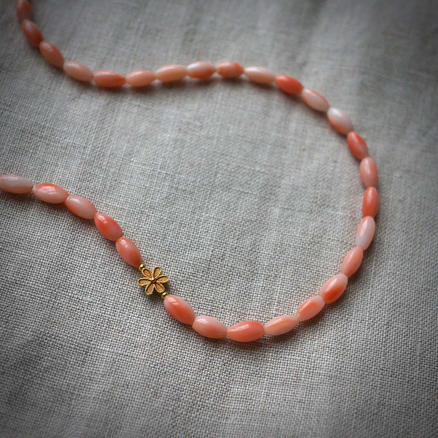 Japanese Momo coral necklace, solid 18K gold