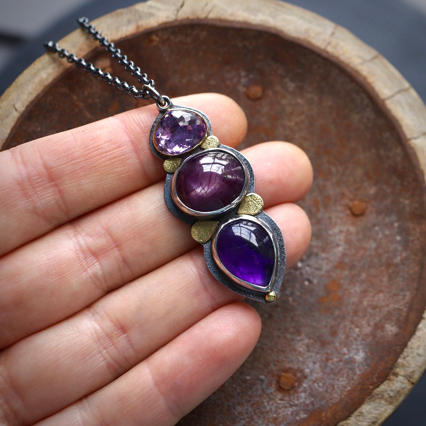 Sapphire and amethyst pendant