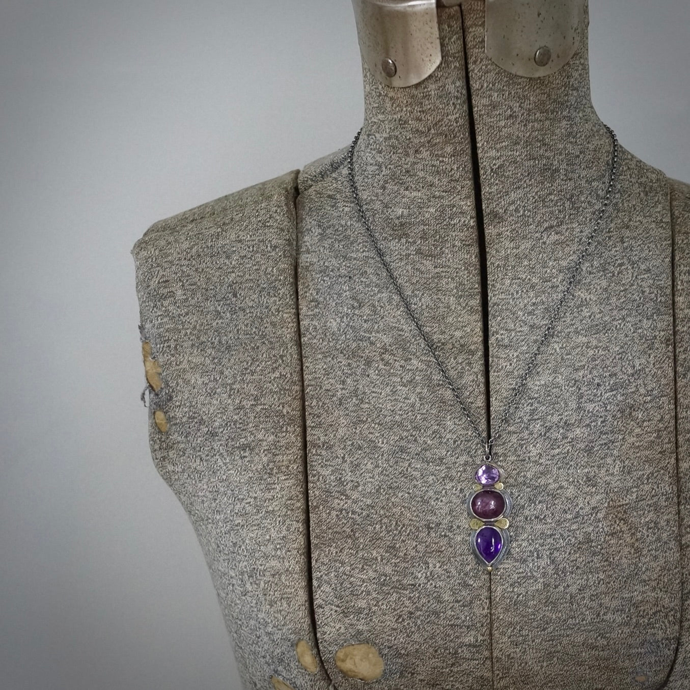 Sapphire and amethyst pendant