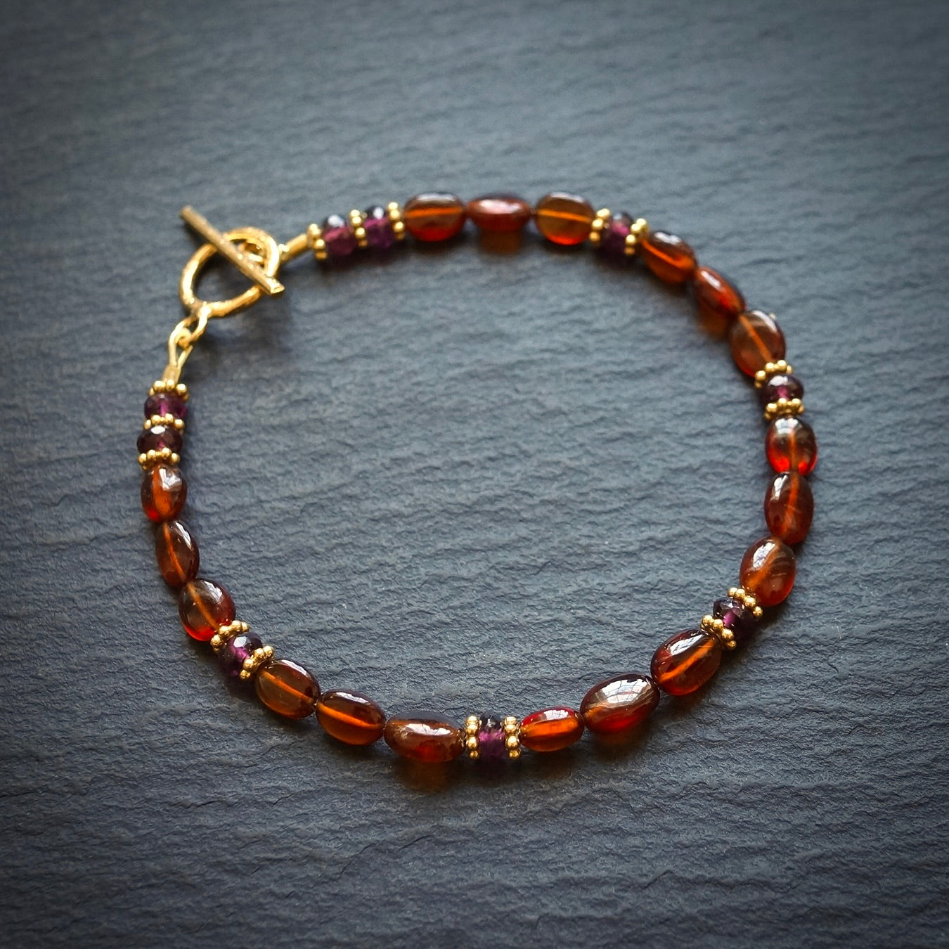 Hessonite and rhodolite granet bracelet