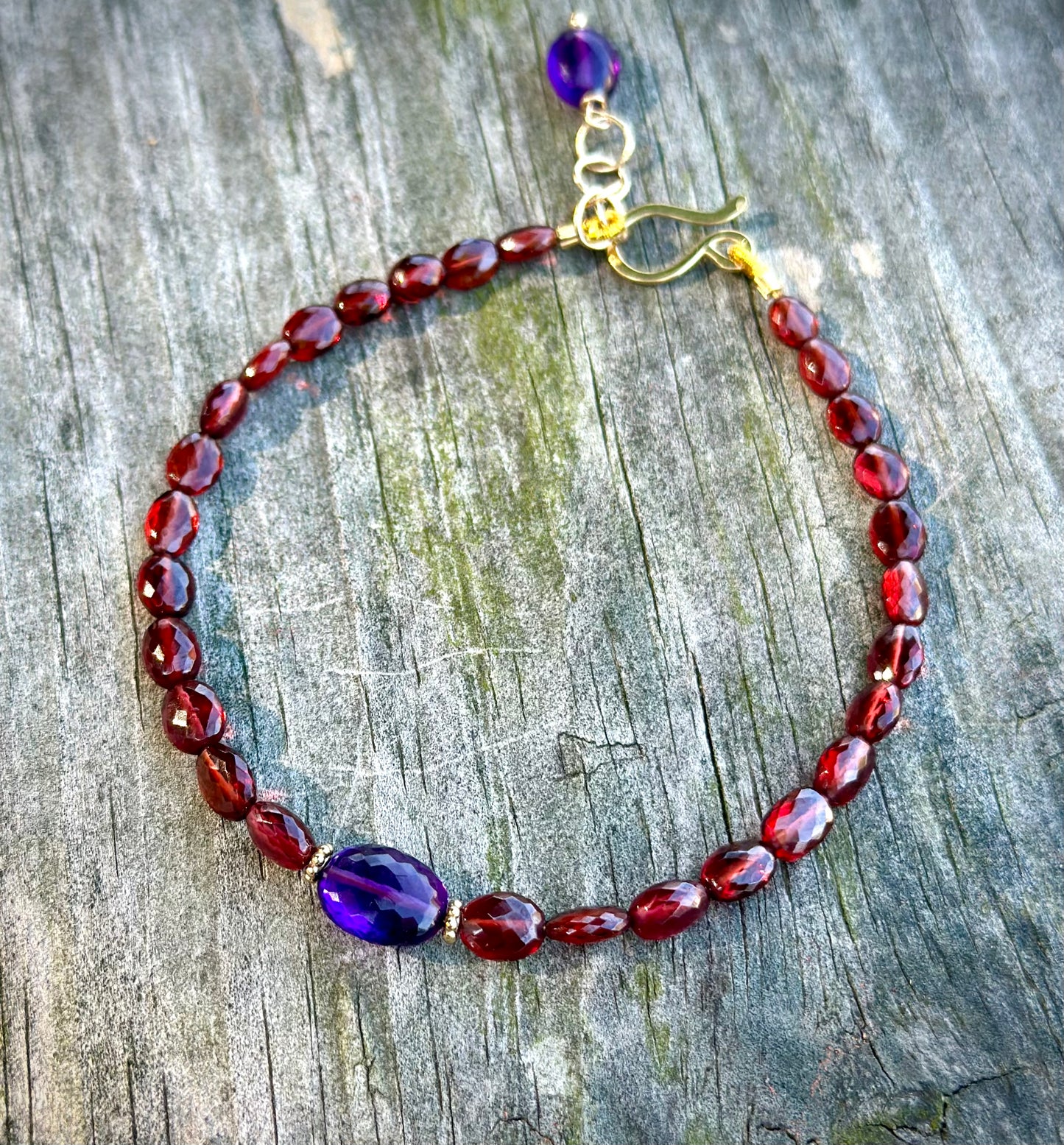 Malaya garnet and amethyst bracelet in 18K gold